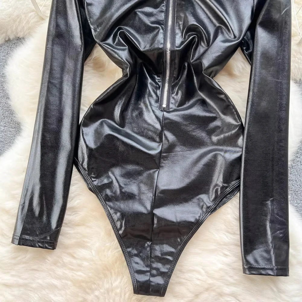 Sexy černé body z imitace kůže